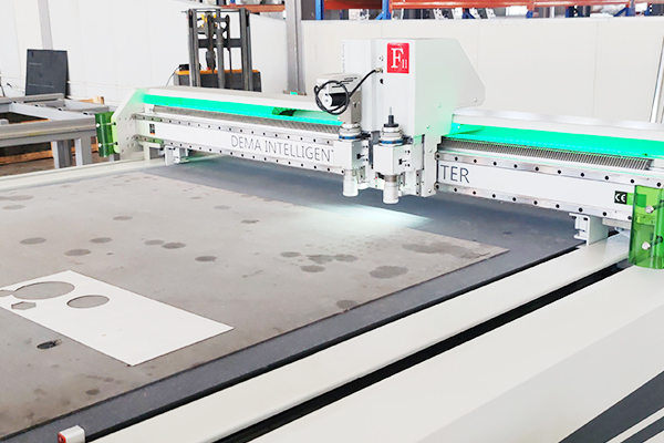 得馬高速裁切機(jī) 得馬高速裁切機(jī)